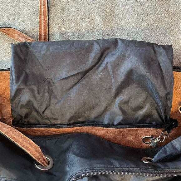 Kenneth Cole Reaction black nylon tote bag/daybag with zipper closure. - Picture 2 of 14